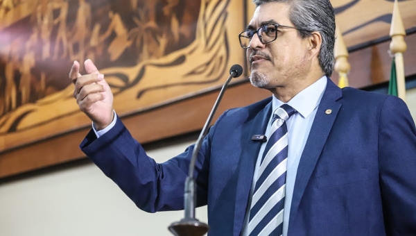 Edvaldo solicita ao governo envio de projeto que revisa o PCCR da Saúde e garante vagas para enfermeiros e auxiliares